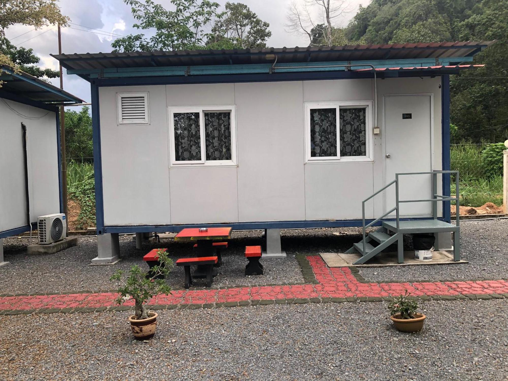 Guest House Gua Kelam Kaki Bukit Exterior photo